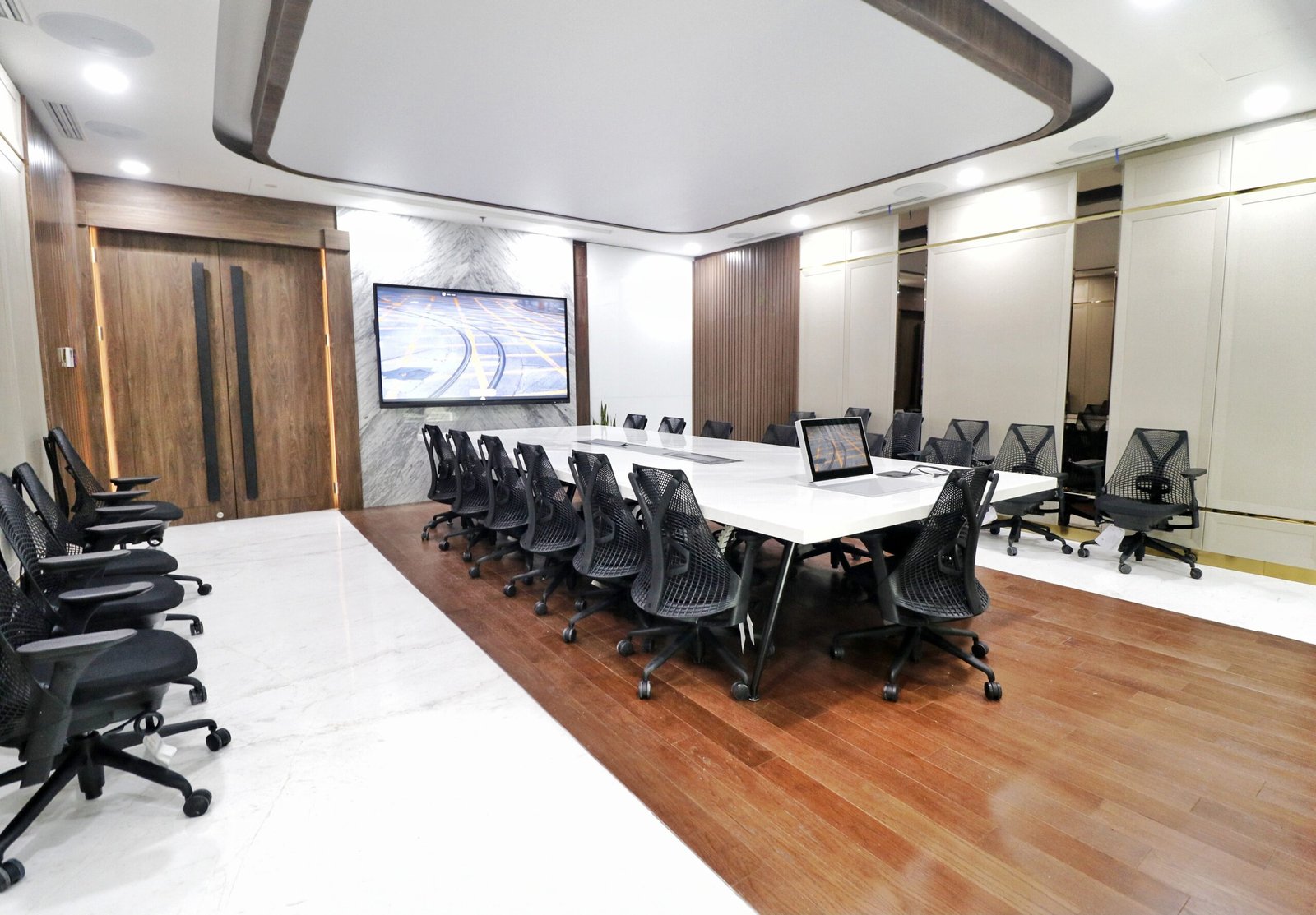 (DONE) LARGE MEETING ROOM 6